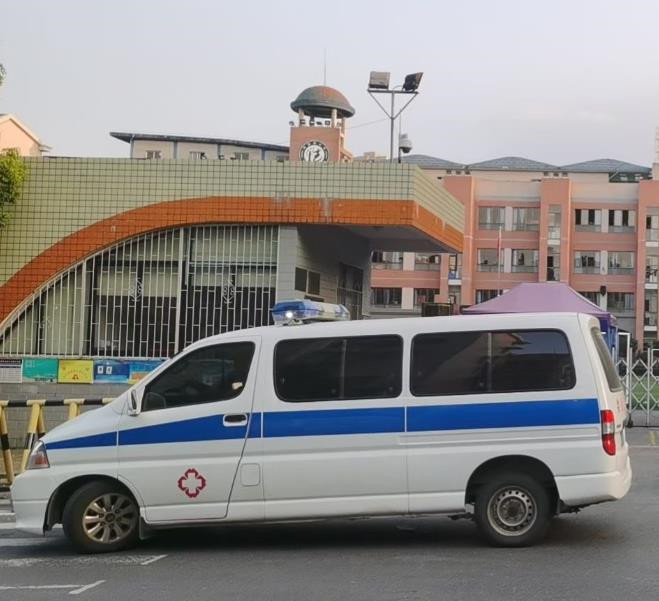 石林救护车出租护送骨折病人一公里多少钱